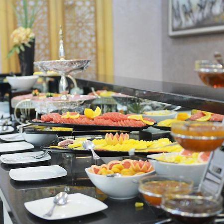 El Olivar Palace Marrakech El Harkat 외부 사진 A buffet