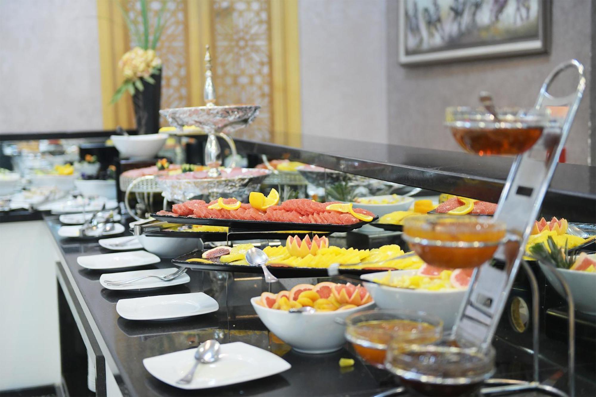 El Olivar Palace Marrakech El Harkat 외부 사진 A buffet