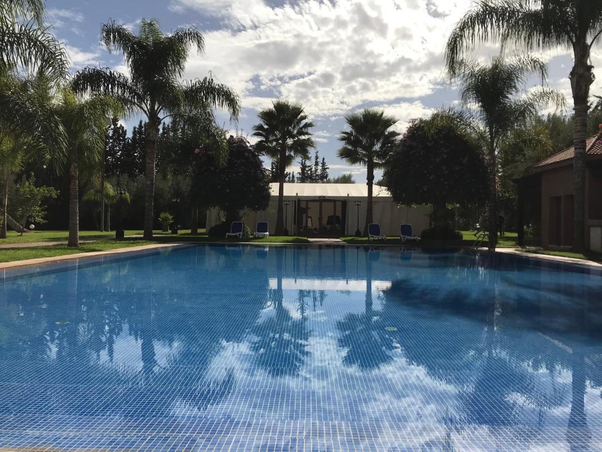 El Olivar Palace Marrakech El Harkat 외부 사진 The swimming pool at the hotel