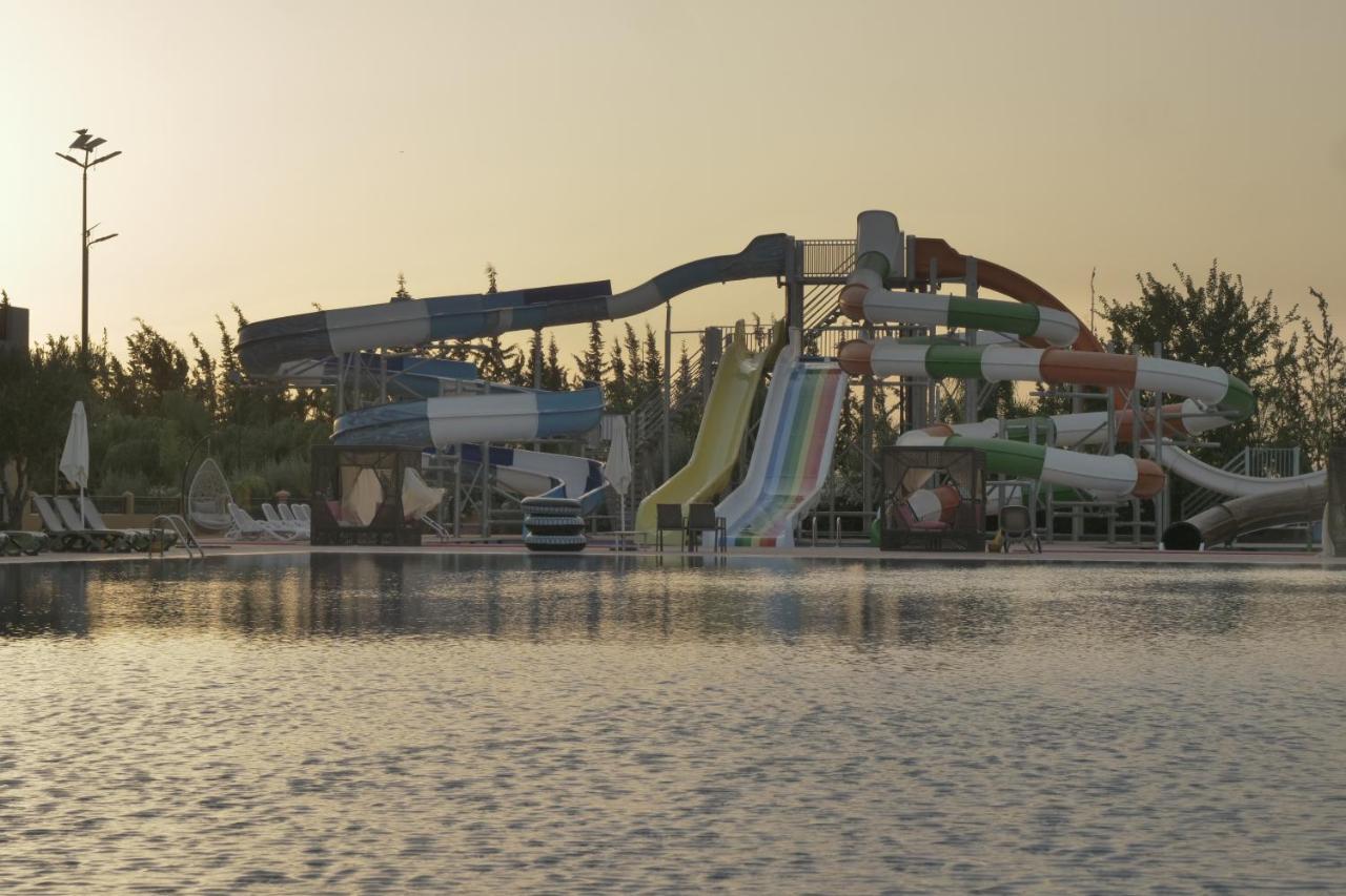 El Olivar Palace Marrakech El Harkat 외부 사진 Water park in the resort