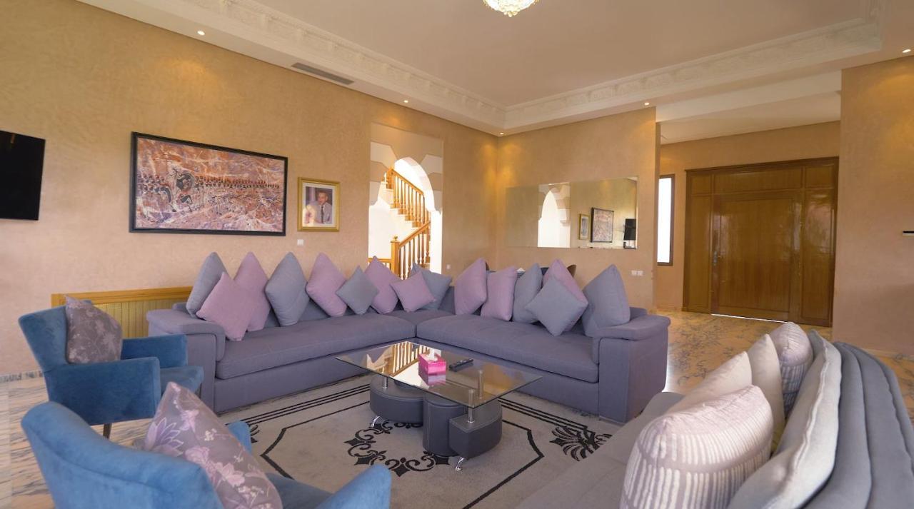 El Olivar Palace Marrakech El Harkat 외부 사진 A living room